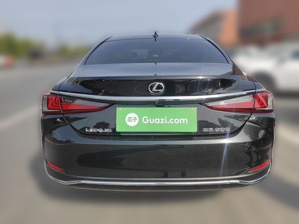 Lexus ES 2020, 138900 км, за 23472 USD