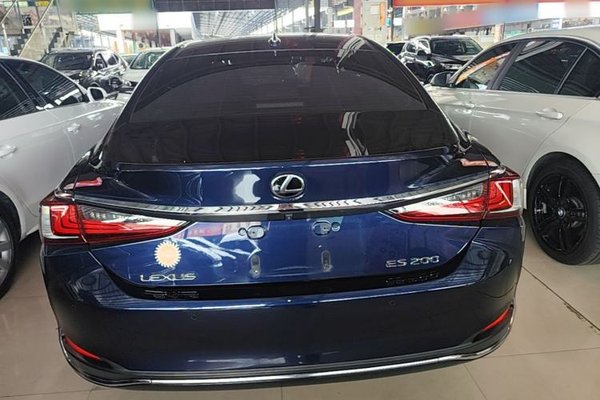 Lexus ES 2020, 84200 км, за 23168 USD