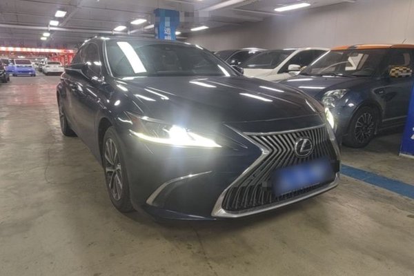 Lexus ES 2020, 88500 км, за 22398 USD