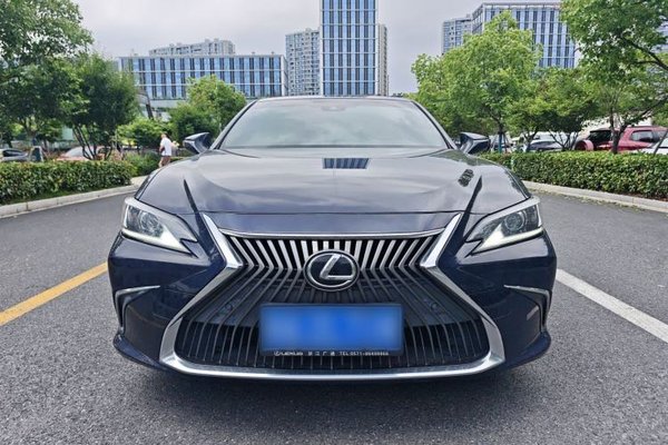 Lexus ES 2020, 88500 км, за 22398 USD