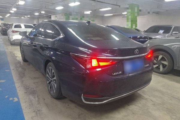 Lexus ES 2020, 88500 км, за 22398 USD