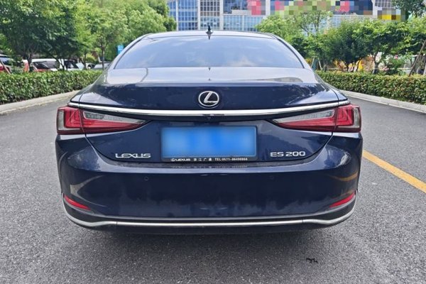 Lexus ES 2020, 88500 км, за 22398 USD