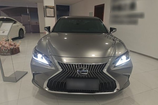 Lexus ES 2020, 135200 км, за 24704 USD