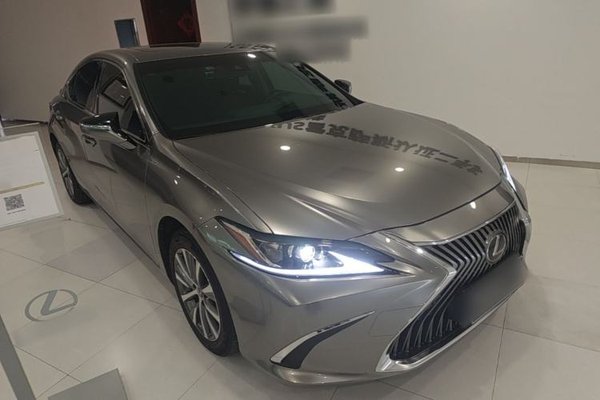 Lexus ES 2020, 135200 км, за 24704 USD