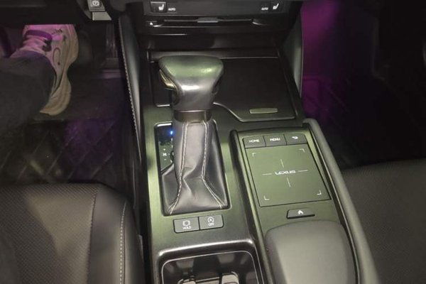 Lexus ES 2020, 135200 км, за 24704 USD - фото 17