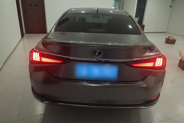 Lexus ES 2020, 135200 км, за 24704 USD