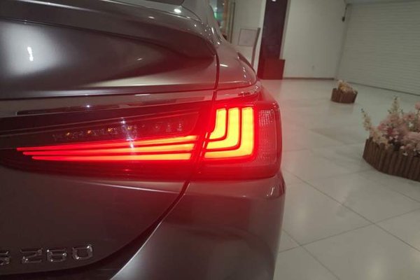 Lexus ES 2020, 135200 км, за 24704 USD - фото 7
