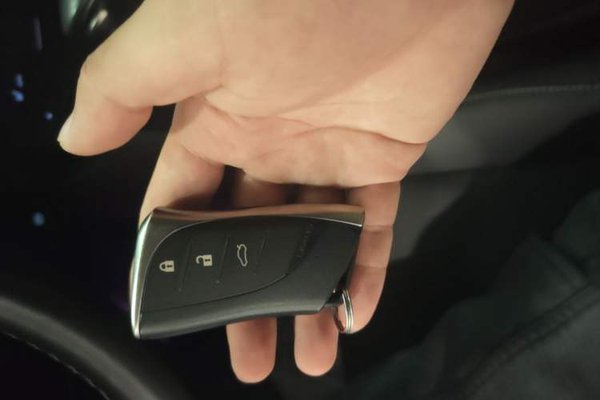 Lexus ES 2020, 135200 км, за 24704 USD - фото 12