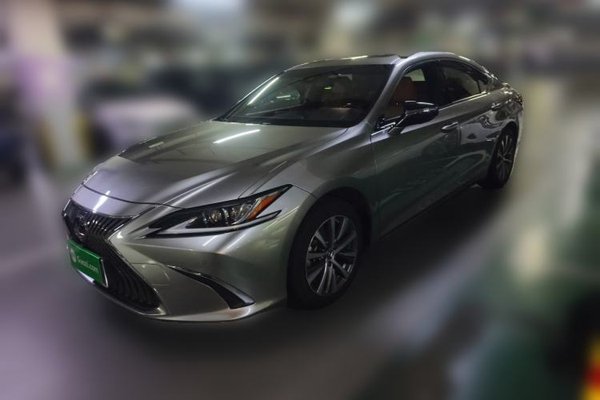 Lexus ES · 2020 год