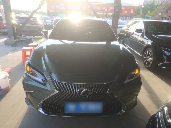 Lexus ES 2020, 47699 км, за 25596 USD