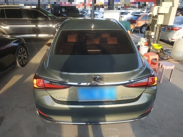 Lexus ES 2020, 47699 км, за 25596 USD