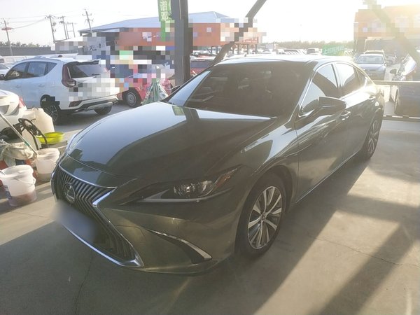 Lexus ES · 2020 год