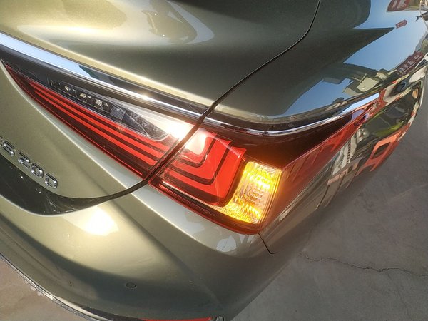 Lexus ES 2020, 47699 км, за 25596 USD - фото 7