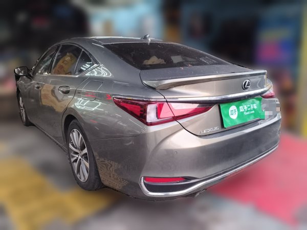Lexus ES 2020, 76000 км, за 24669 USD