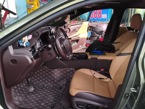 Lexus ES 2020, 76000 км, за 24669 USD - фото 9