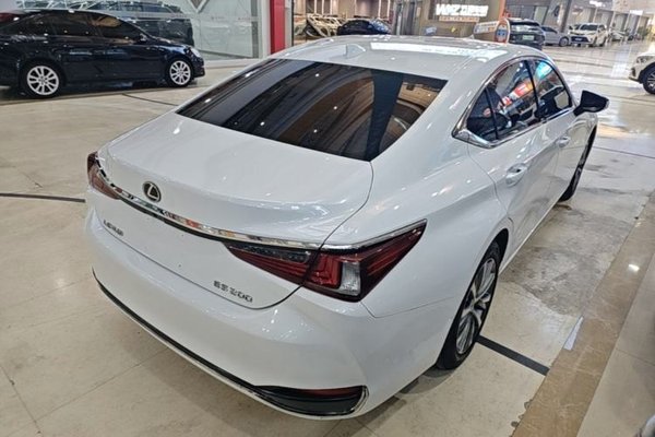 Lexus ES 2020, 54000 км, за 24212 USD