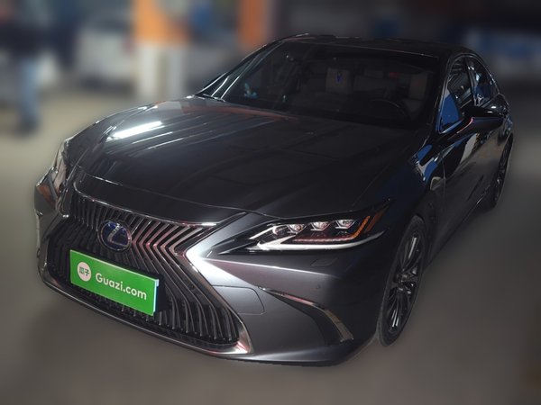Lexus ES · 2020 год