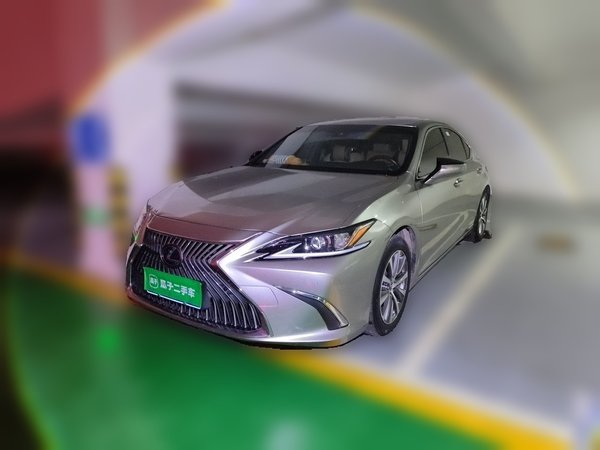 Lexus ES · 2020 год