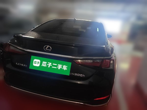 Lexus ES · 2021 год