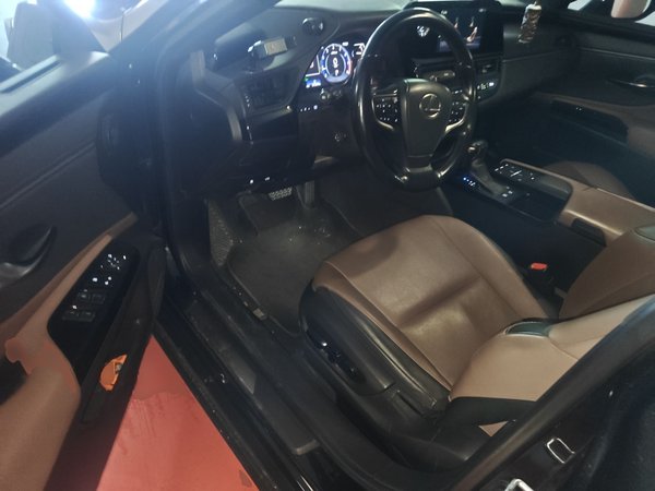 Lexus ES 2021, 67500 км, за 26360 USD - фото 12