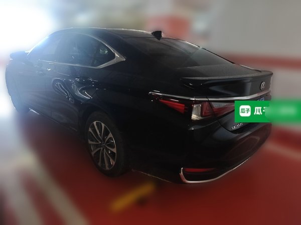 Lexus ES 2021, 67500 км, за 26360 USD