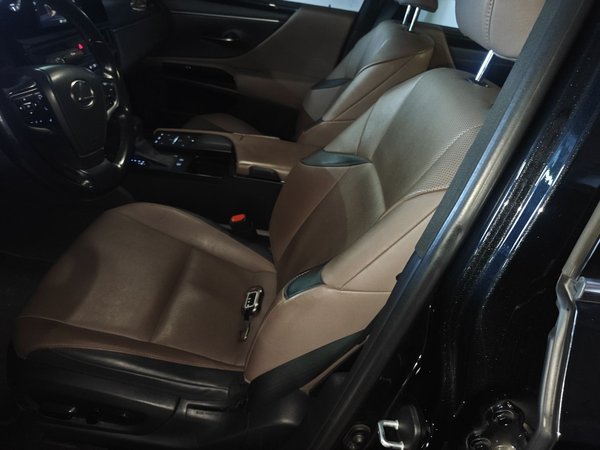 Lexus ES 2021, 67500 км, за 26360 USD - фото 15