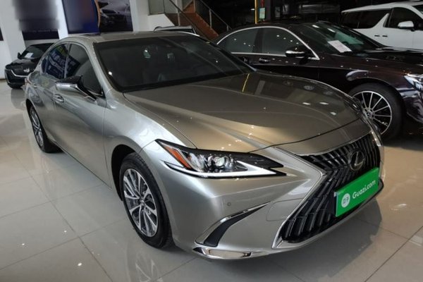 Lexus ES 2021, 24500 км, за 27811 USD