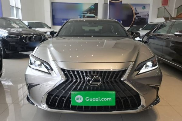 Lexus ES 2021, 24500 км, за 27811 USD
