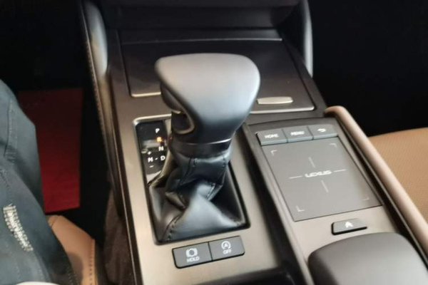 Lexus ES 2021, 24500 км, за 27811 USD - фото 17