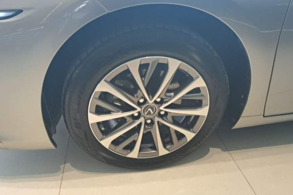 Lexus ES 2021, 24500 км, за 27811 USD - фото 8