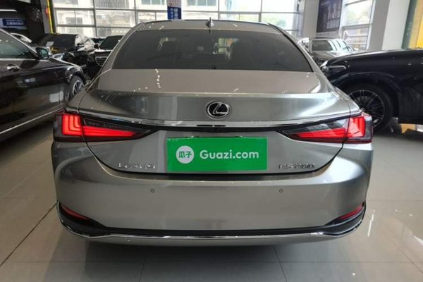Lexus ES 2021, 24500 км, за 27811 USD