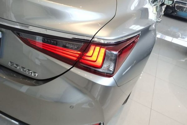 Lexus ES 2021, 24500 км, за 27811 USD - фото 7
