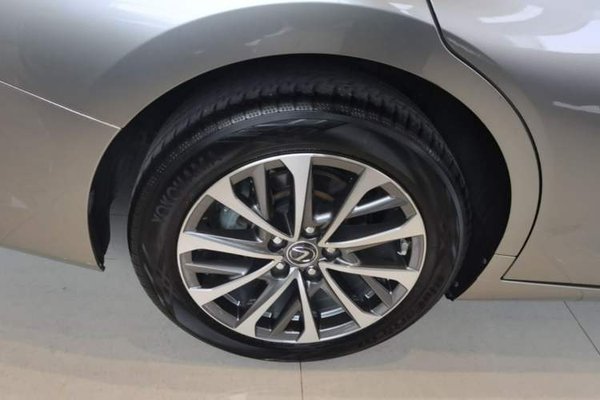 Lexus ES 2021, 24500 км, за 27811 USD - фото 10