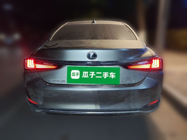 Lexus ES 2021, 48800 км, за 25215 USD