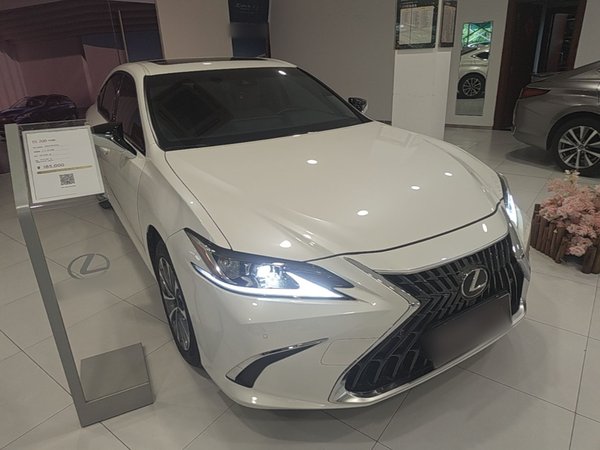 Lexus ES 2021, 57300 км, за 29307 USD