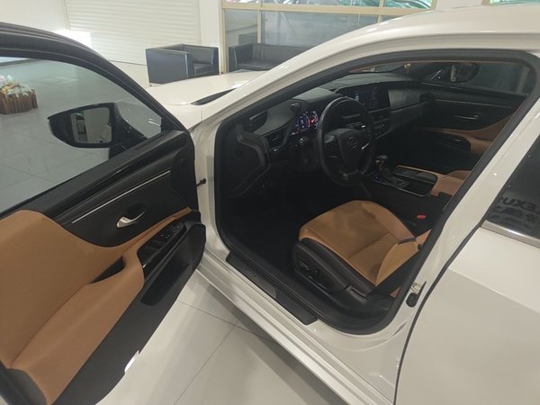 Lexus ES 2021, 57300 км, за 29307 USD - фото 19