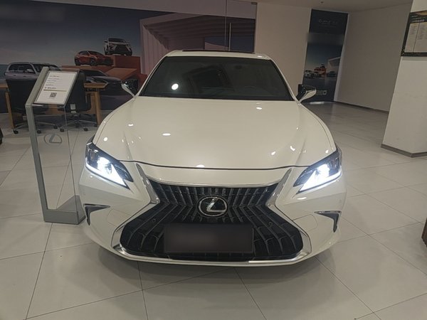 Lexus ES 2021, 57300 км, за 29307 USD