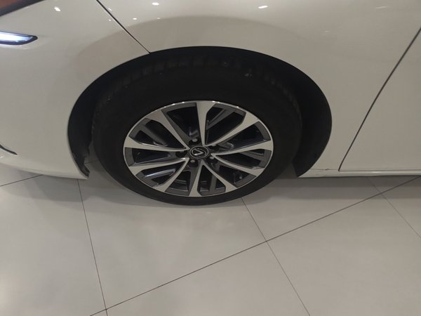 Lexus ES 2021, 57300 км, за 29307 USD - фото 8