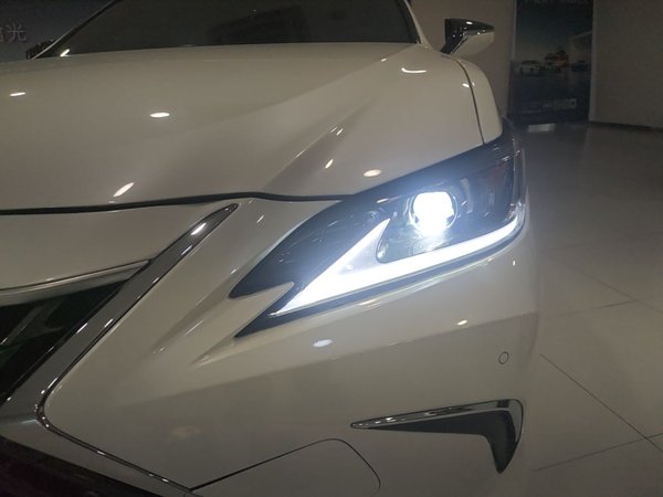 Lexus ES 2021, 57300 км, за 29307 USD - фото 9