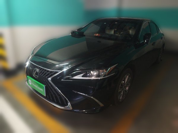 Lexus ES · 2022 год