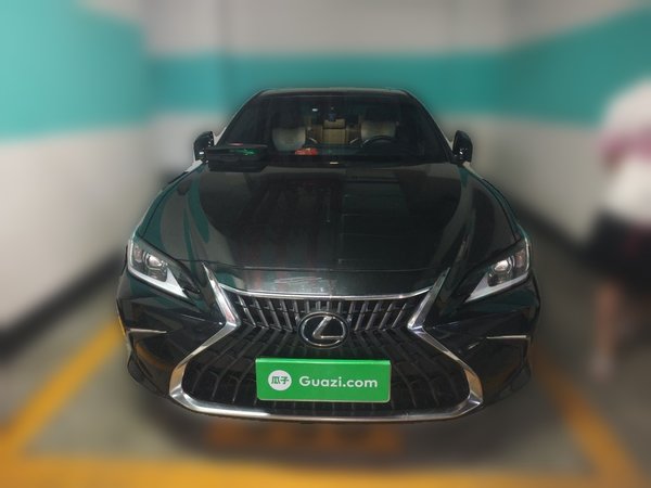Lexus ES 2022, 62100 км, за 32527 USD