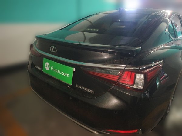 Lexus ES 2022, 62100 км, за 32527 USD