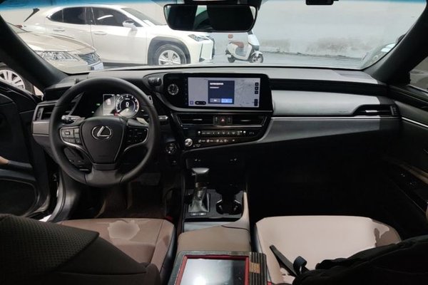 Lexus ES 2022, 112700 км, за 38194 USD - фото 12