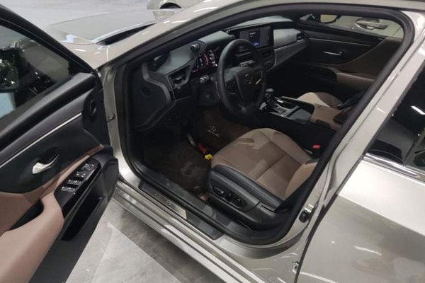 Lexus ES 2022, 112700 км, за 38194 USD - фото 18