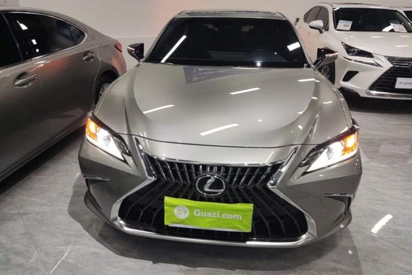 Lexus ES 2022, 112700 км, за 38194 USD