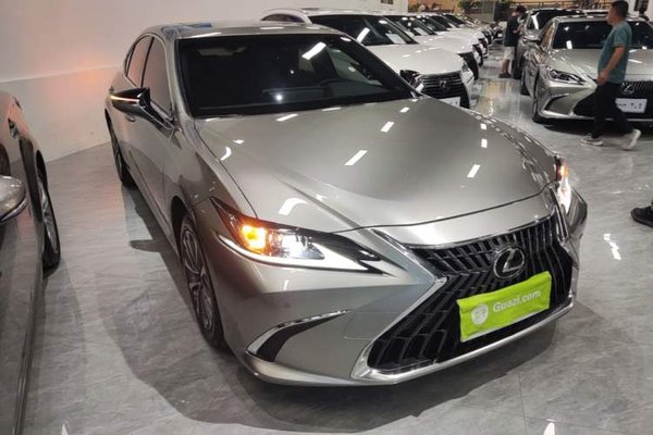 Lexus ES 2022, 112700 км, за 38194 USD