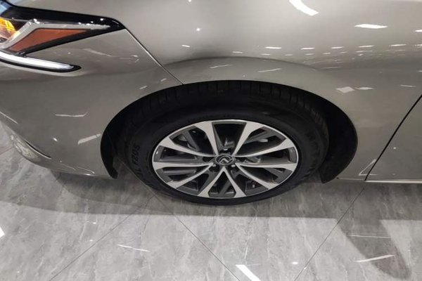 Lexus ES 2022, 112700 км, за 38194 USD - фото 10