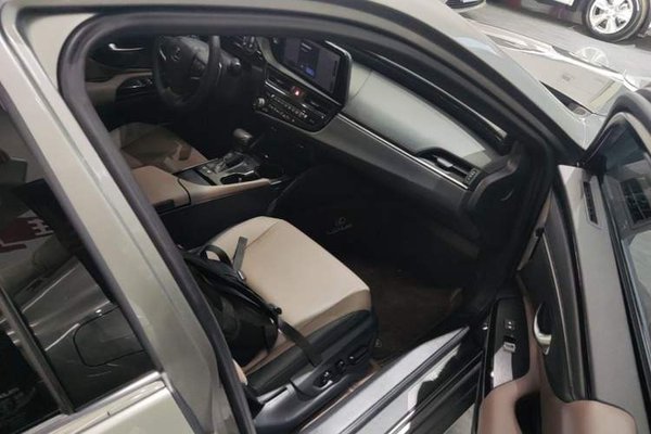 Lexus ES 2022, 112700 км, за 38194 USD - фото 19