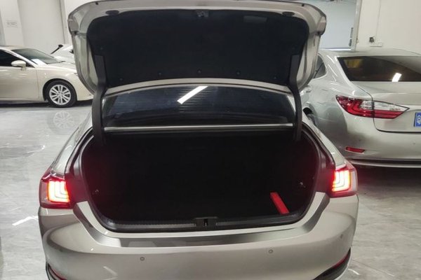 Lexus ES 2022, 112700 км, за 38194 USD - фото 22