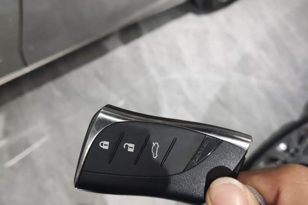 Lexus ES 2022, 112700 км, за 38194 USD - фото 23
